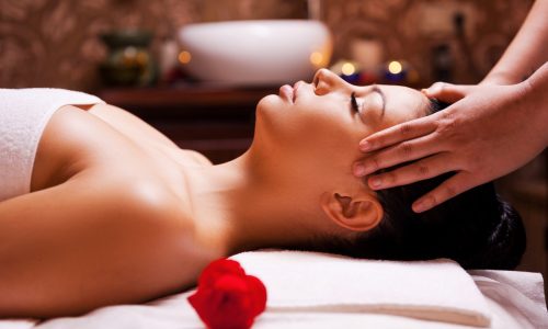 Le massage à domicile. Un voyage vers la détente et le bien-être