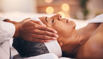 Les Soins Énergétiques : Rétablir le Calme et la Paix Naturellement