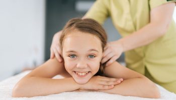 Le massage pour enfants : Une méthode simple pour un apaisement total