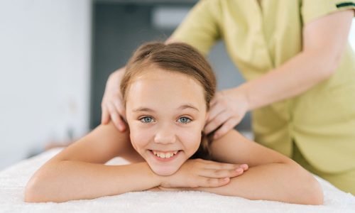 Le massage pour enfants : Une méthode simple pour un apaisement total